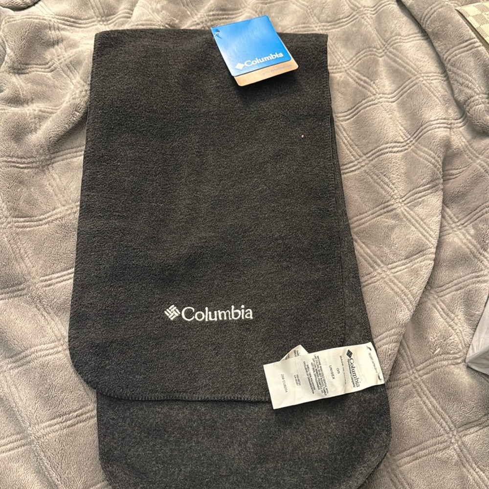 Columbia scarf. New with tags
